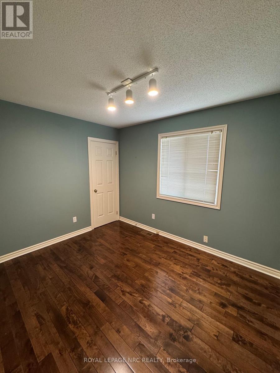90 Farris Avenue, St. Catharines, Ontario  L2S 3W4 - Photo 11 - X12441699