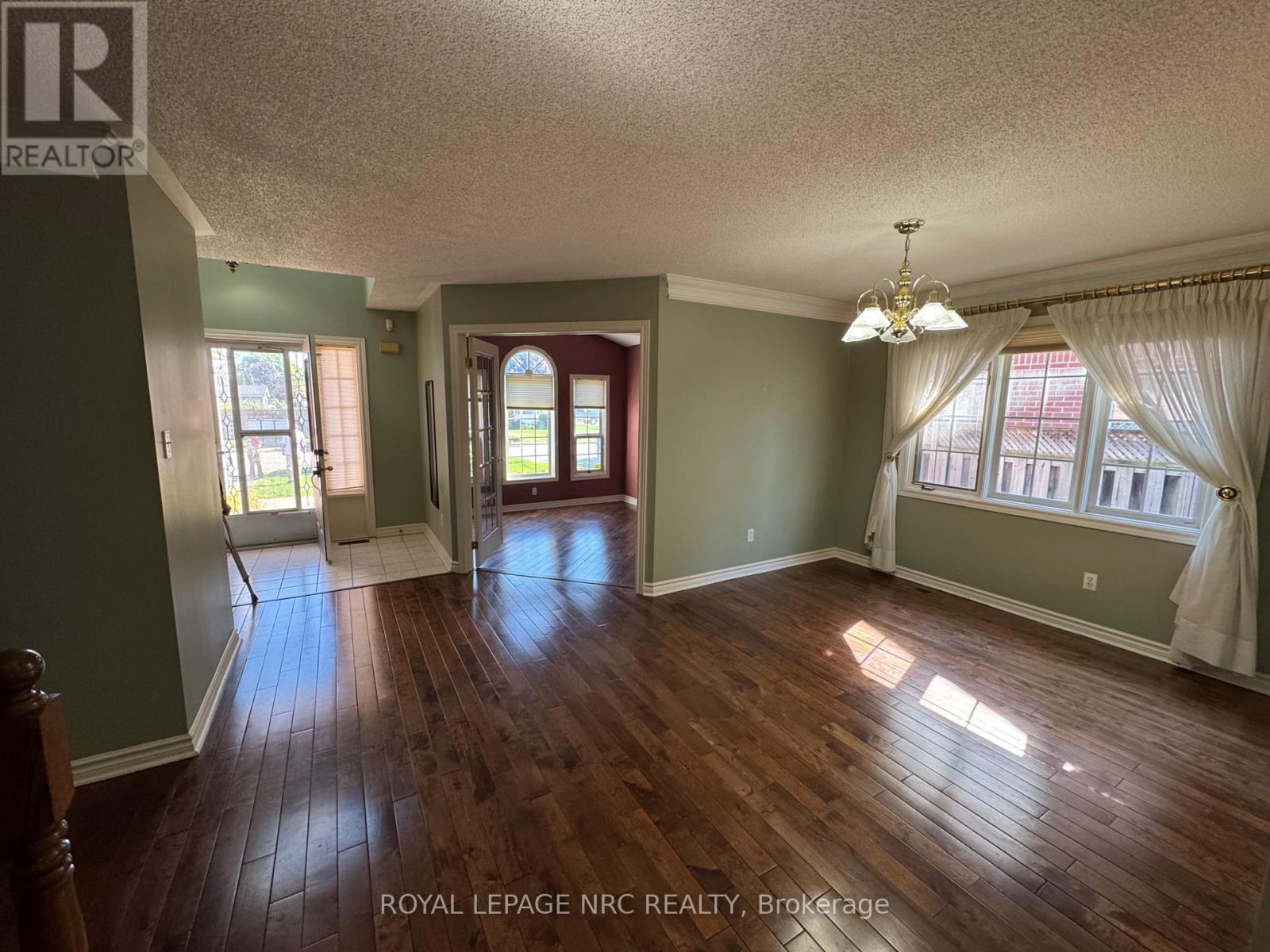 90 Farris Avenue, St. Catharines, Ontario  L2S 3W4 - Photo 13 - X12441699