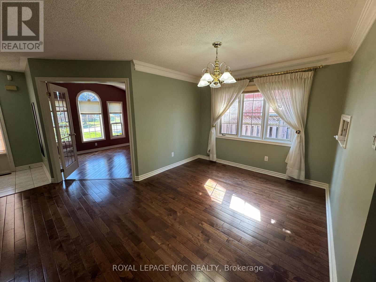 90 Farris Avenue, St. Catharines, Ontario  L2S 3W4 - Photo 3 - X12441699