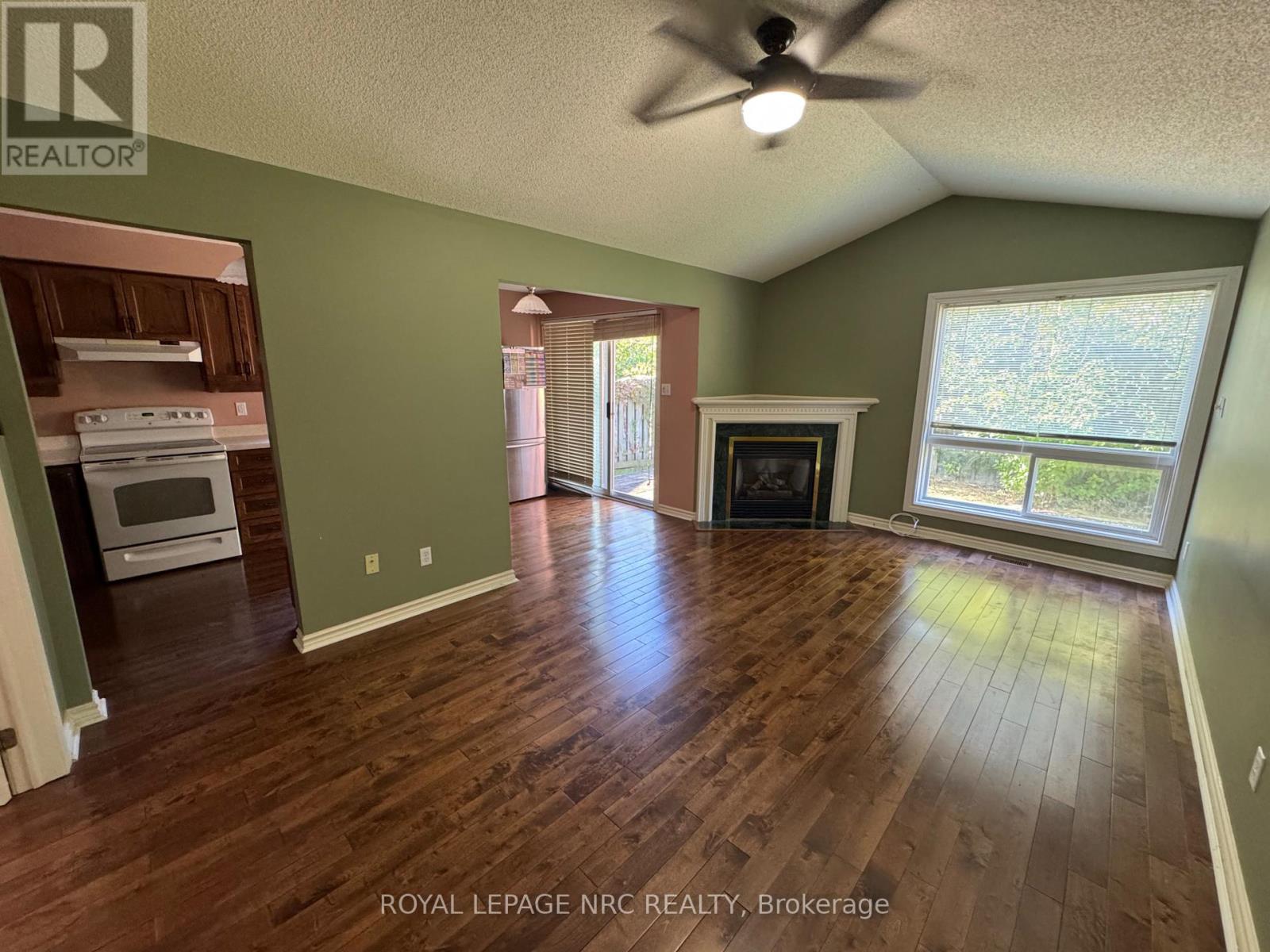 90 Farris Avenue, St. Catharines, Ontario  L2S 3W4 - Photo 5 - X12441699