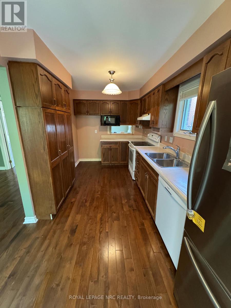 90 Farris Avenue, St. Catharines, Ontario  L2S 3W4 - Photo 7 - X12441699