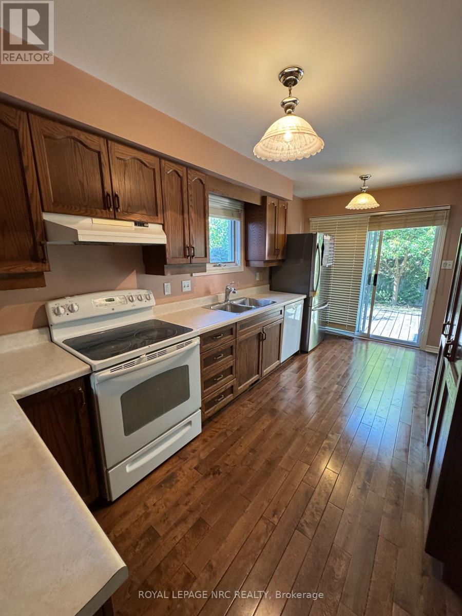 90 Farris Avenue, St. Catharines, Ontario  L2S 3W4 - Photo 6 - X12441699