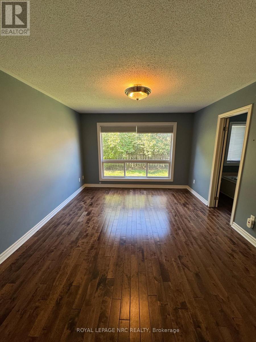 90 Farris Avenue, St. Catharines, Ontario  L2S 3W4 - Photo 9 - X12441699