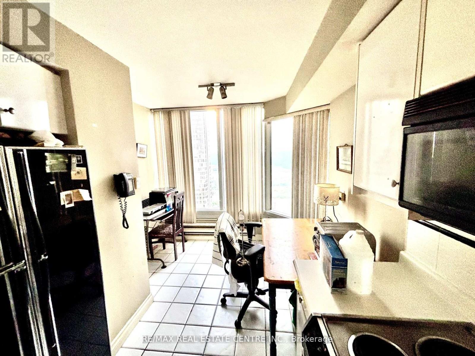 2407 - 1 Palace Pier Court, Toronto, Ontario  M8V 3W9 - Photo 11 - W12432600
