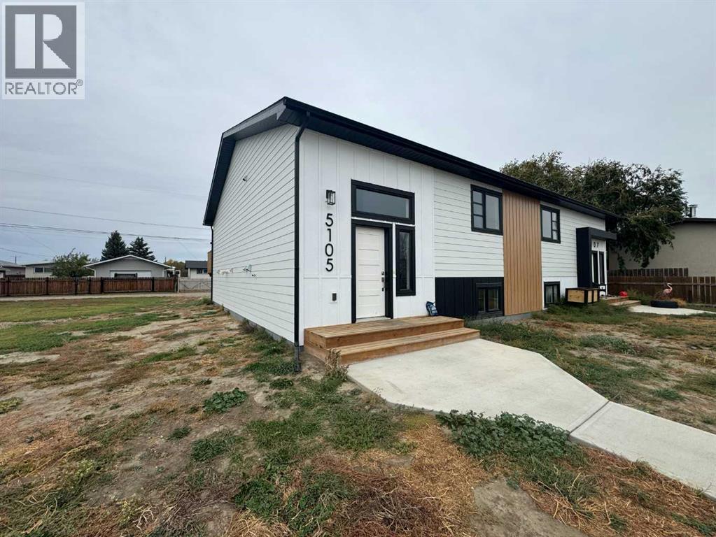Property at 5105 40 Avenue image 2