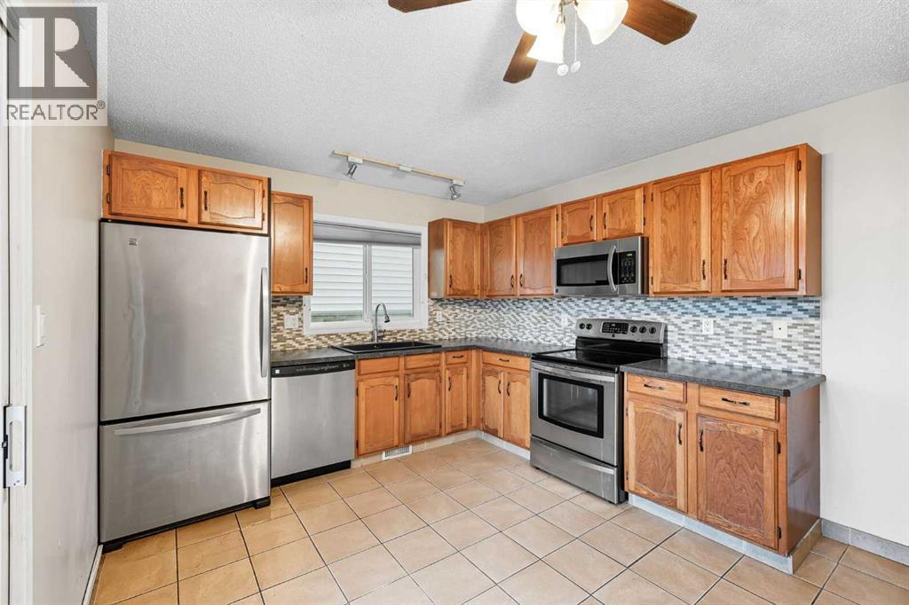 47 Shawglen Place Sw, Calgary, Alberta  T2Y 1X9 - Photo 10 - A2261761