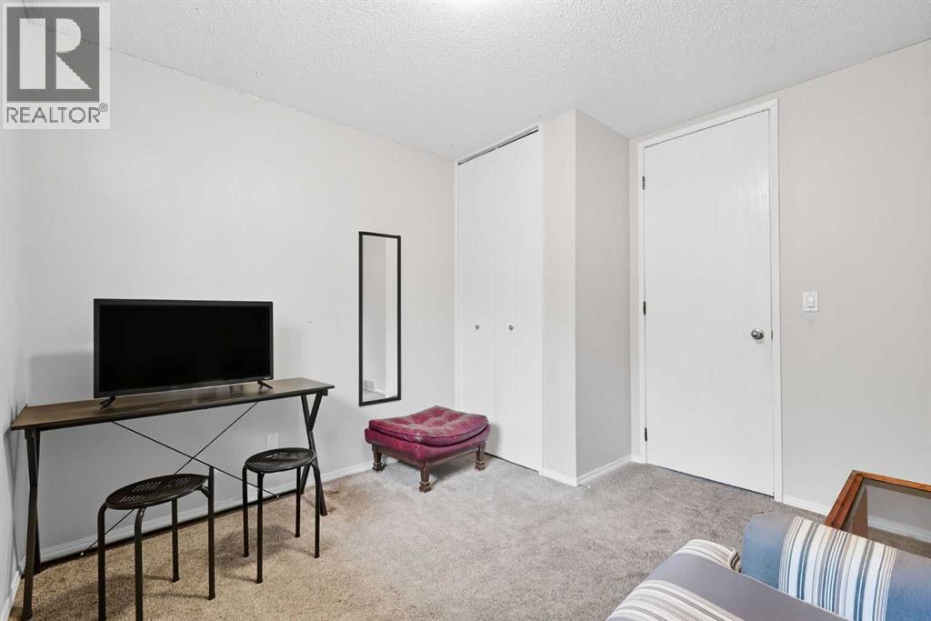 47 Shawglen Place Sw, Calgary, Alberta  T2Y 1X9 - Photo 20 - A2261761