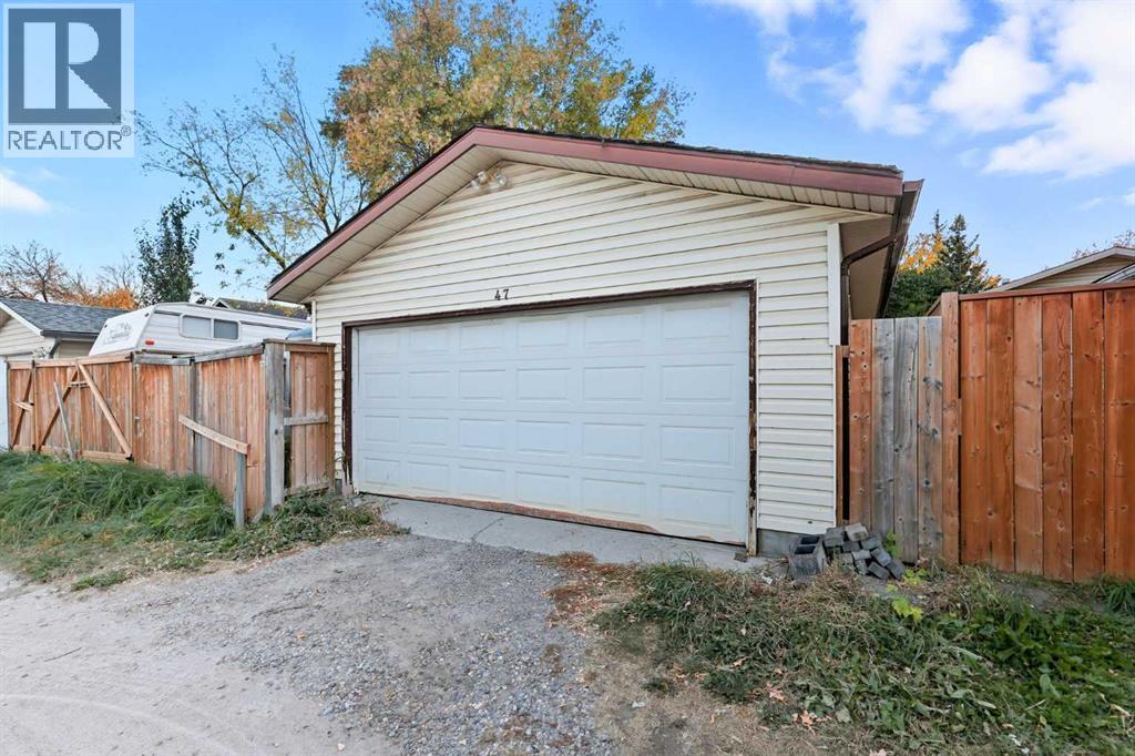 47 Shawglen Place Sw, Calgary, Alberta  T2Y 1X9 - Photo 33 - A2261761