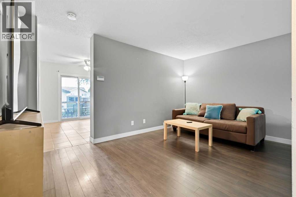 47 Shawglen Place Sw, Calgary, Alberta  T2Y 1X9 - Photo 5 - A2261761