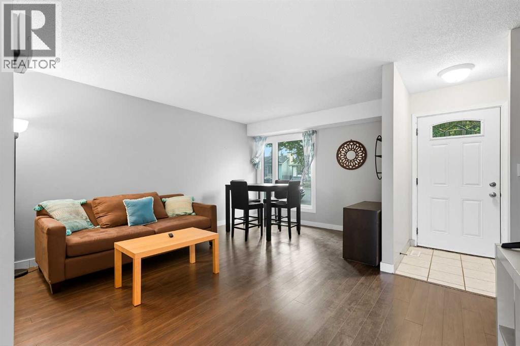 47 Shawglen Place Sw, Calgary, Alberta  T2Y 1X9 - Photo 6 - A2261761