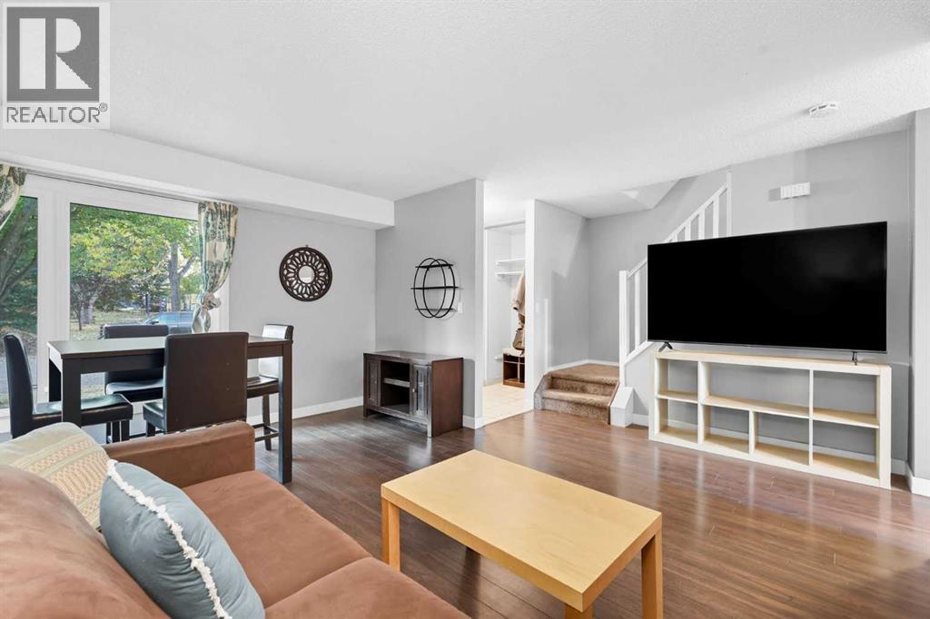 47 Shawglen Place Sw, Calgary, Alberta  T2Y 1X9 - Photo 7 - A2261761
