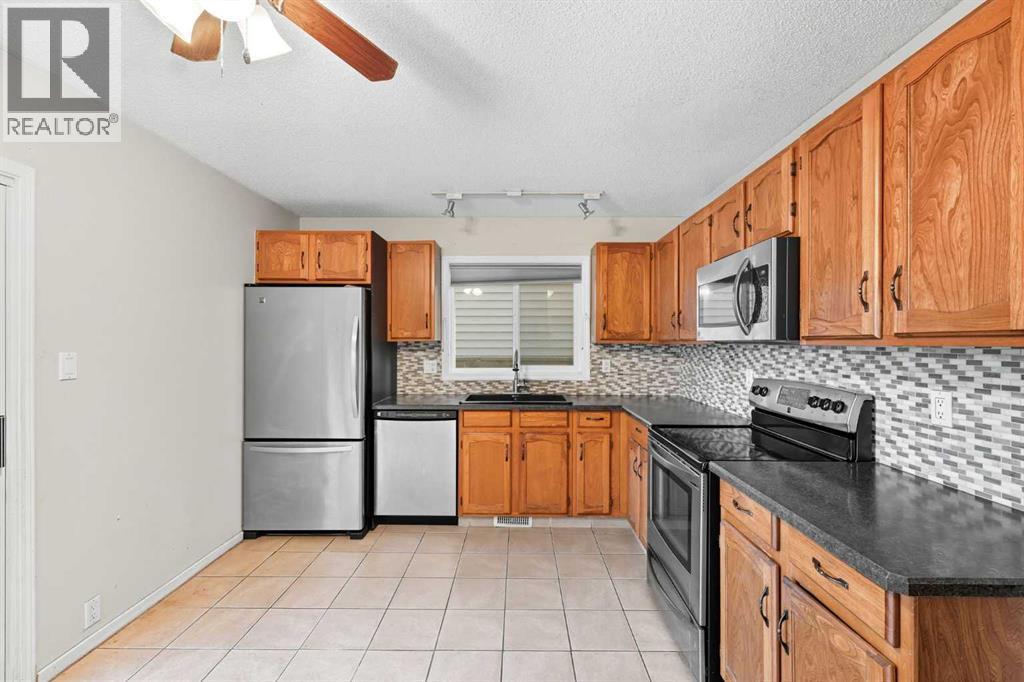 47 Shawglen Place Sw, Calgary, Alberta  T2Y 1X9 - Photo 9 - A2261761