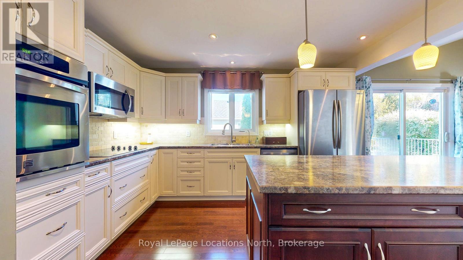 92 New York Avenue, Wasaga Beach, Ontario  L9Z 3A8 - Photo 10 - S12443992
