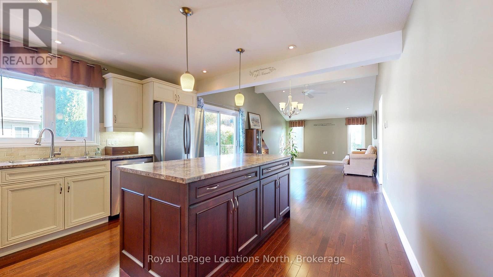 92 New York Avenue, Wasaga Beach, Ontario  L9Z 3A8 - Photo 11 - S12443992