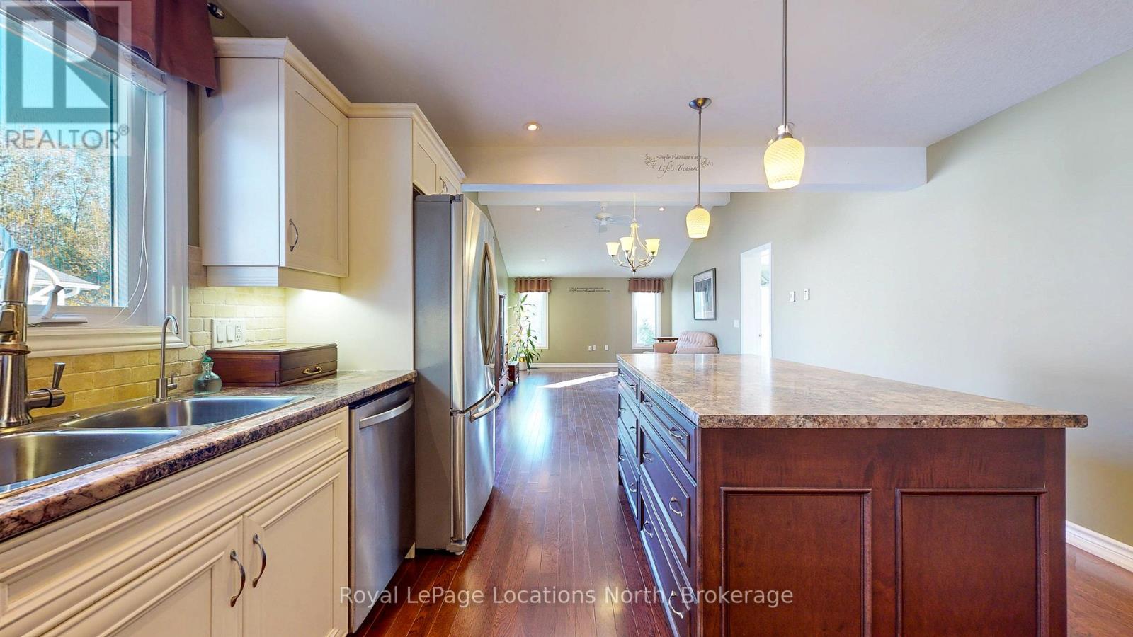 92 New York Avenue, Wasaga Beach, Ontario  L9Z 3A8 - Photo 12 - S12443992