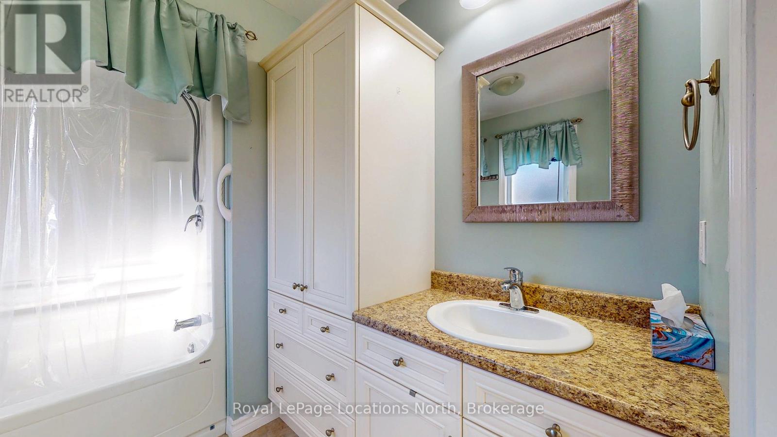 92 New York Avenue, Wasaga Beach, Ontario  L9Z 3A8 - Photo 17 - S12443992