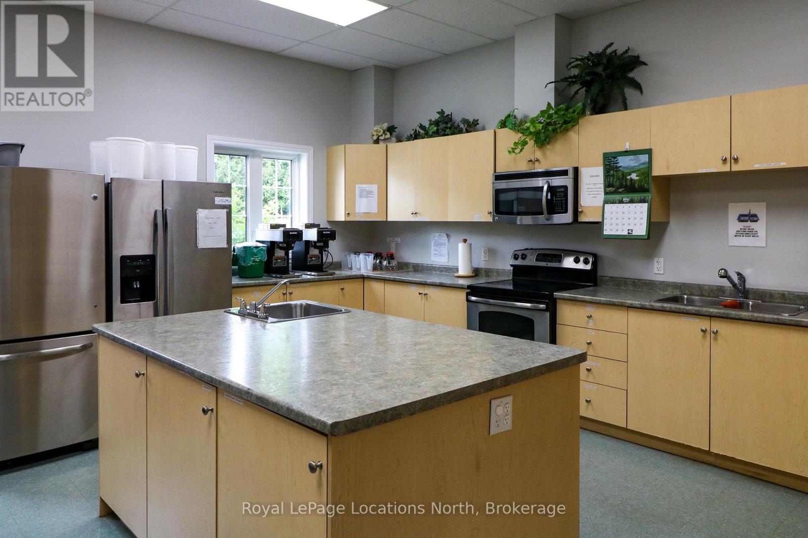 92 New York Avenue, Wasaga Beach, Ontario  L9Z 3A8 - Photo 43 - S12443992