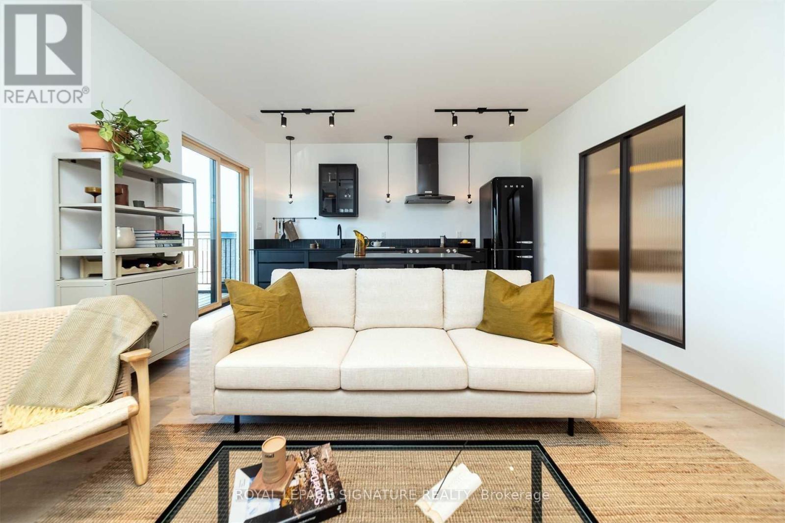 5 - 36 Geary Avenue, Toronto, Ontario  M6H 2B4 - Photo 3 - C12444715