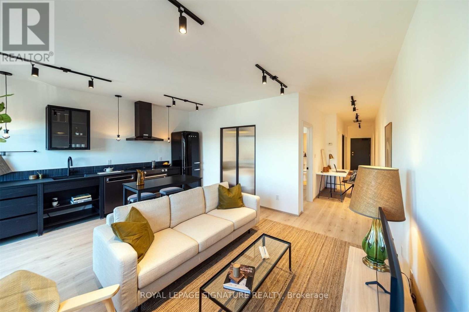5 - 36 Geary Avenue, Toronto, Ontario  M6H 2B4 - Photo 4 - C12444715