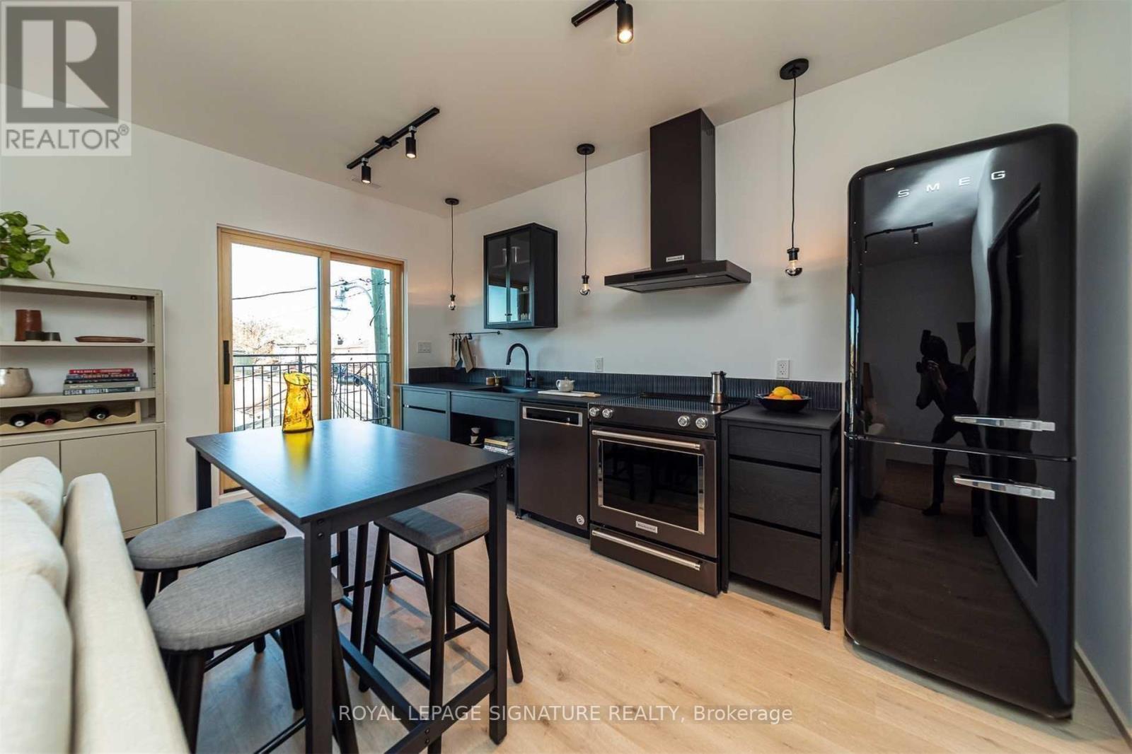 5 - 36 Geary Avenue, Toronto, Ontario  M6H 2B4 - Photo 7 - C12444715
