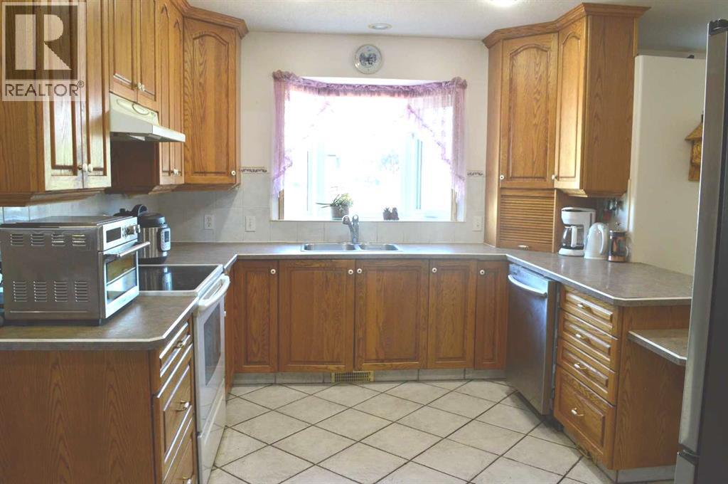 94 Lund Close, Red Deer, Alberta  T4R 2T1 - Photo 7 - A2253828