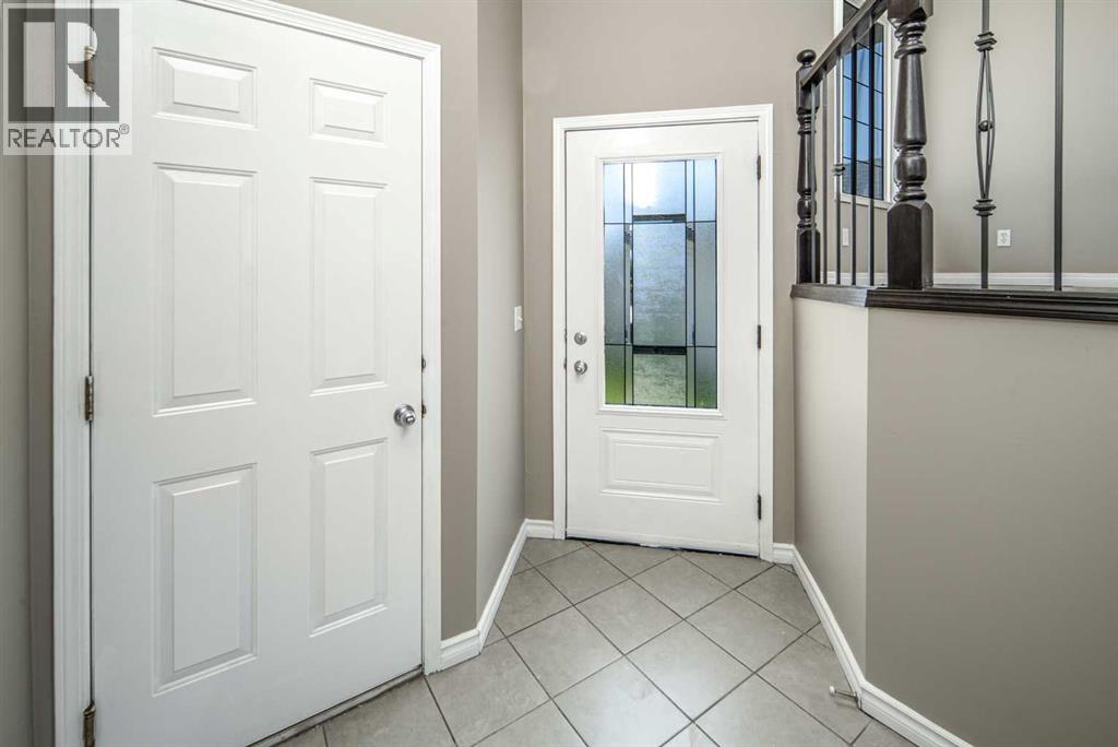 123 Royal Birch Manor Nw, Calgary, Alberta  T3G 5J9 - Photo 3 - A2245956