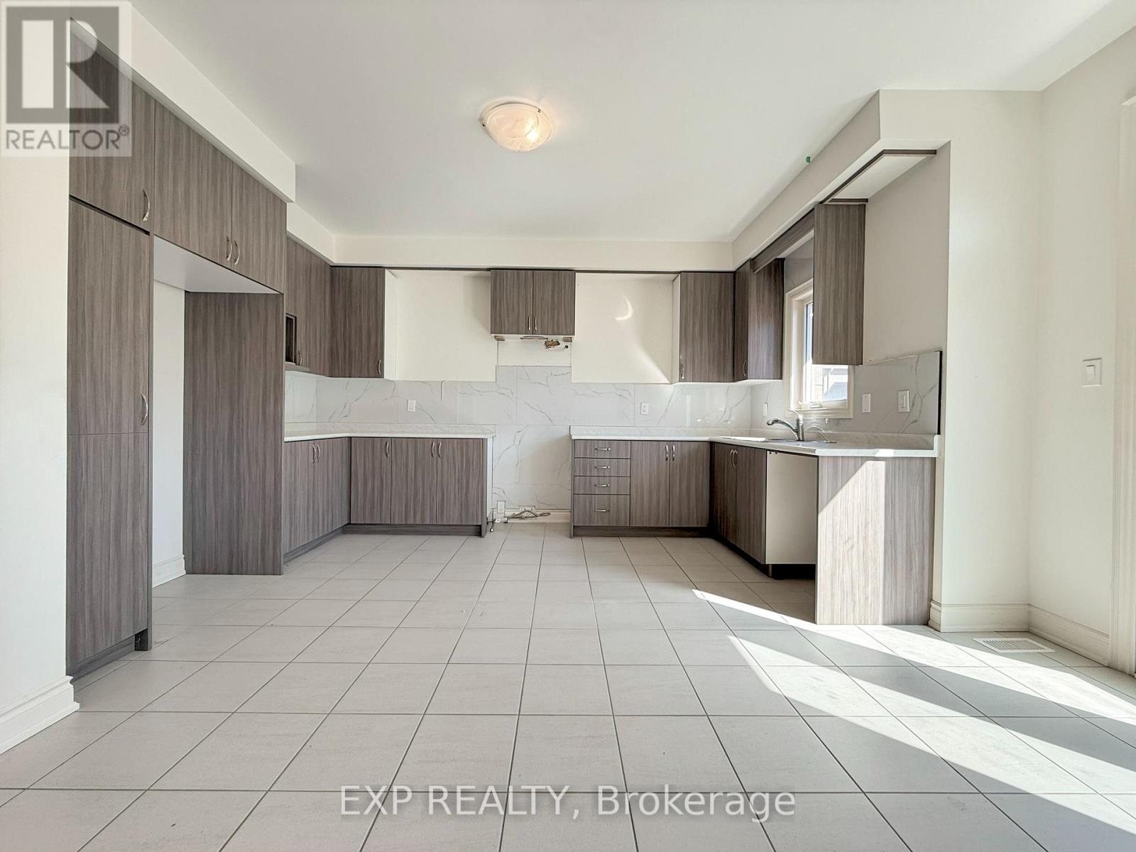 233 Wesmina Avenue, Whitchurch-Stouffville (Stouffville), Ontario  L4A 0R8 - Photo 12 - N12444706