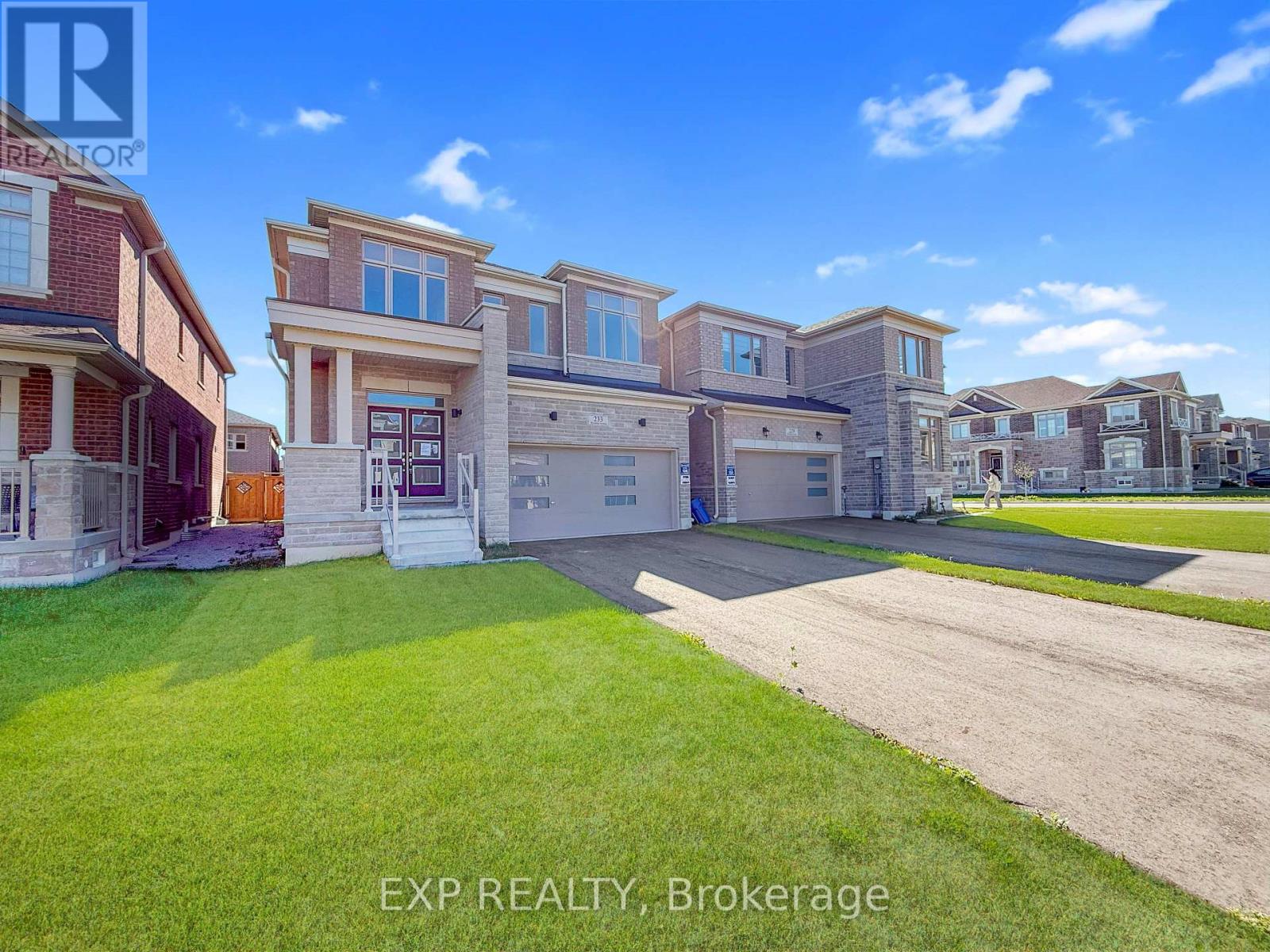 233 Wesmina Avenue, Whitchurch-Stouffville (Stouffville), Ontario  L4A 0R8 - Photo 2 - N12444706