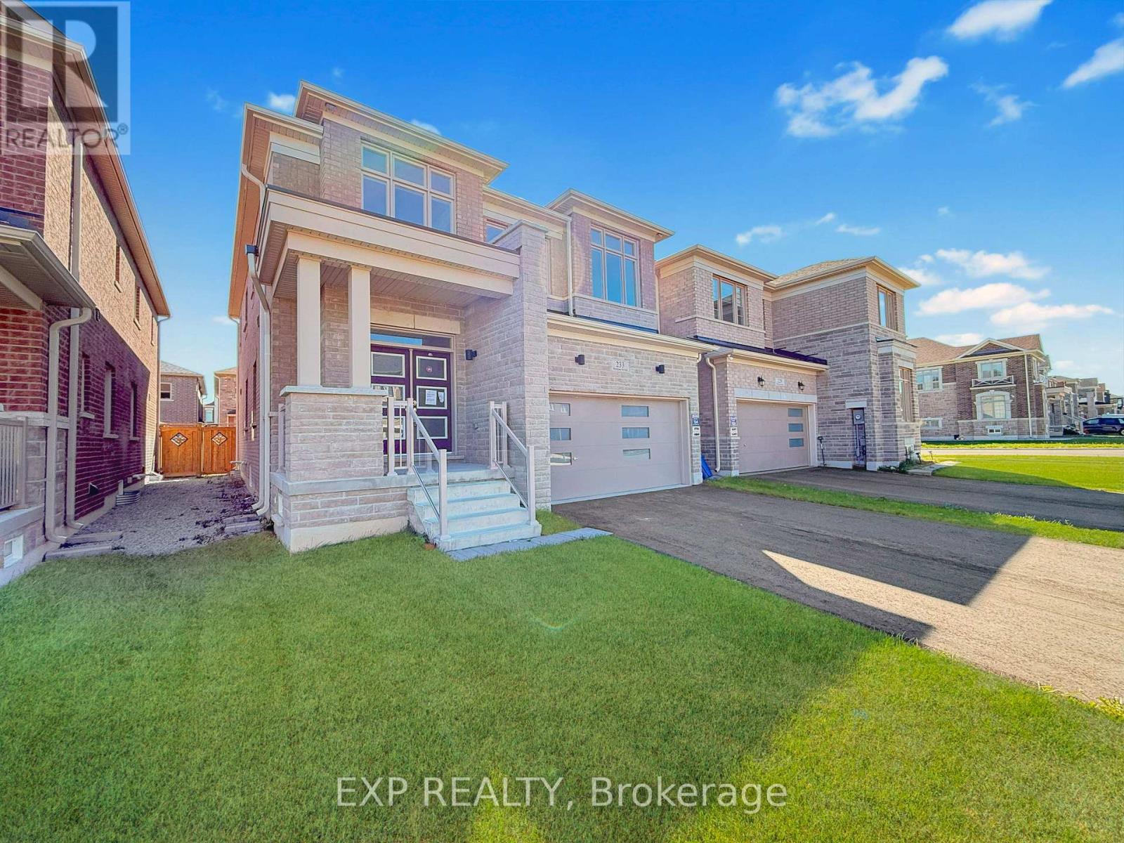 233 Wesmina Avenue, Whitchurch-Stouffville (Stouffville), Ontario  L4A 0R8 - Photo 3 - N12444706