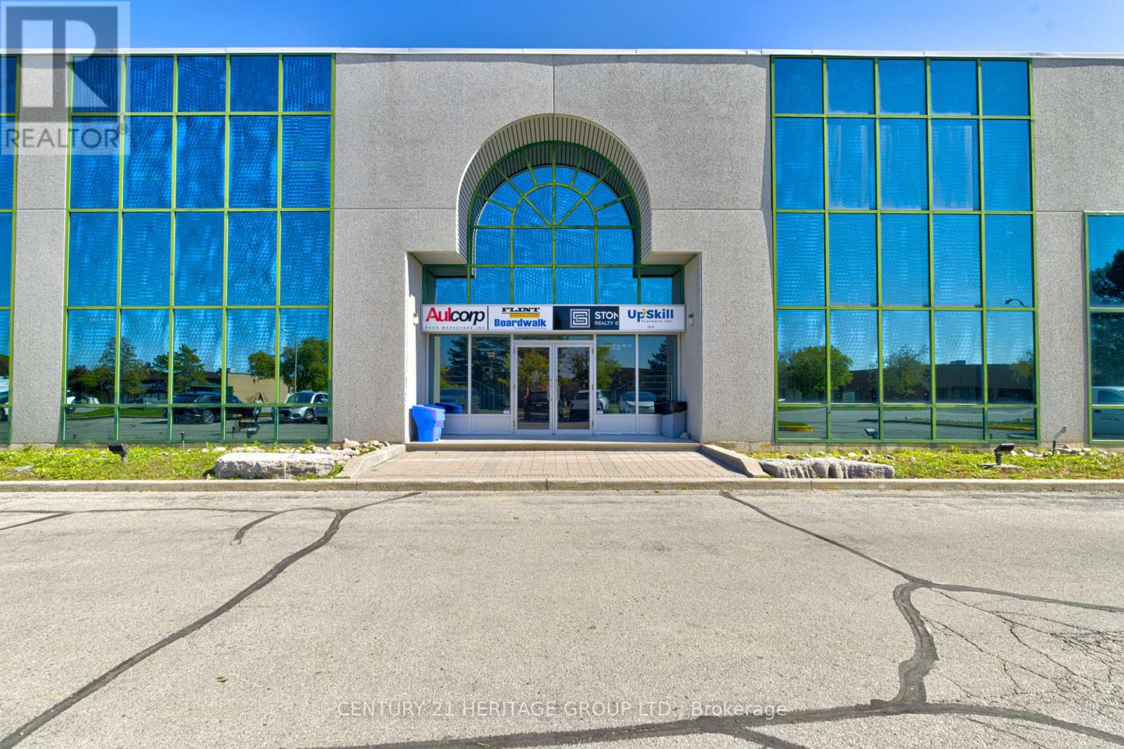 202 - 171 Marycroft Avenue, Vaughan, Ontario  L4L 5Y3 - Photo 2 - N12417233