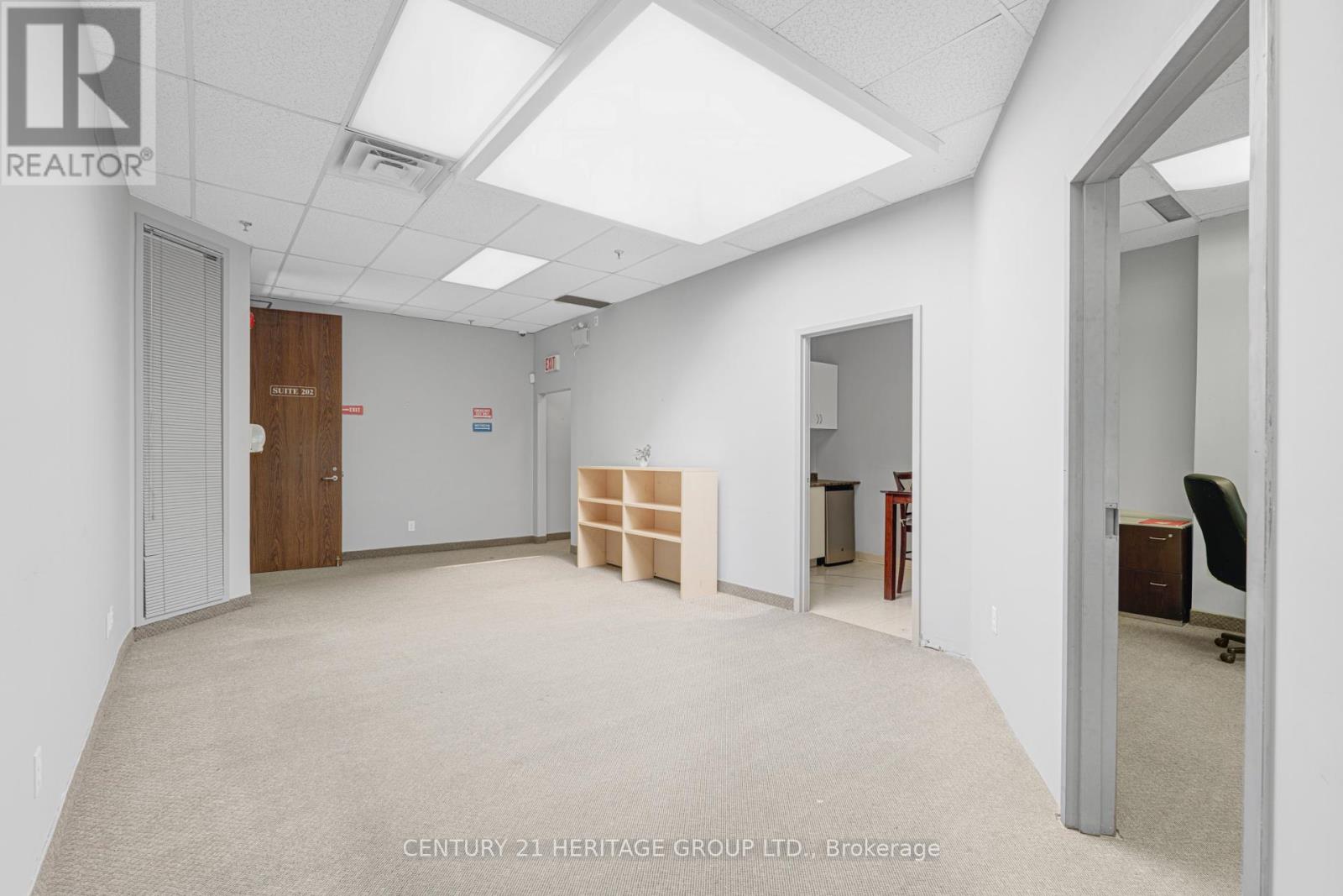 202 - 171 Marycroft Avenue, Vaughan, Ontario  L4L 5Y3 - Photo 8 - N12417233