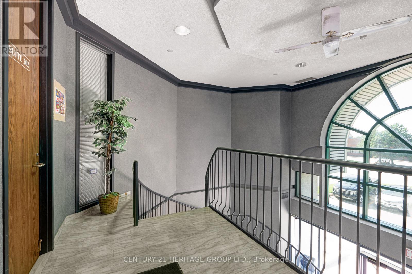202 - 171 Marycroft Avenue, Vaughan, Ontario  L4L 5Y3 - Photo 4 - N12417233