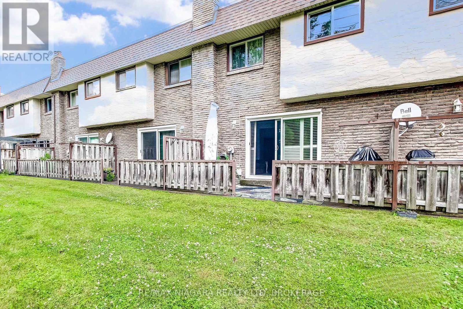 7 - 4230 Meadowvale Drive, Niagara Falls (Morrison), Ontario  L2E 5W7 - Photo 6 - X12444738