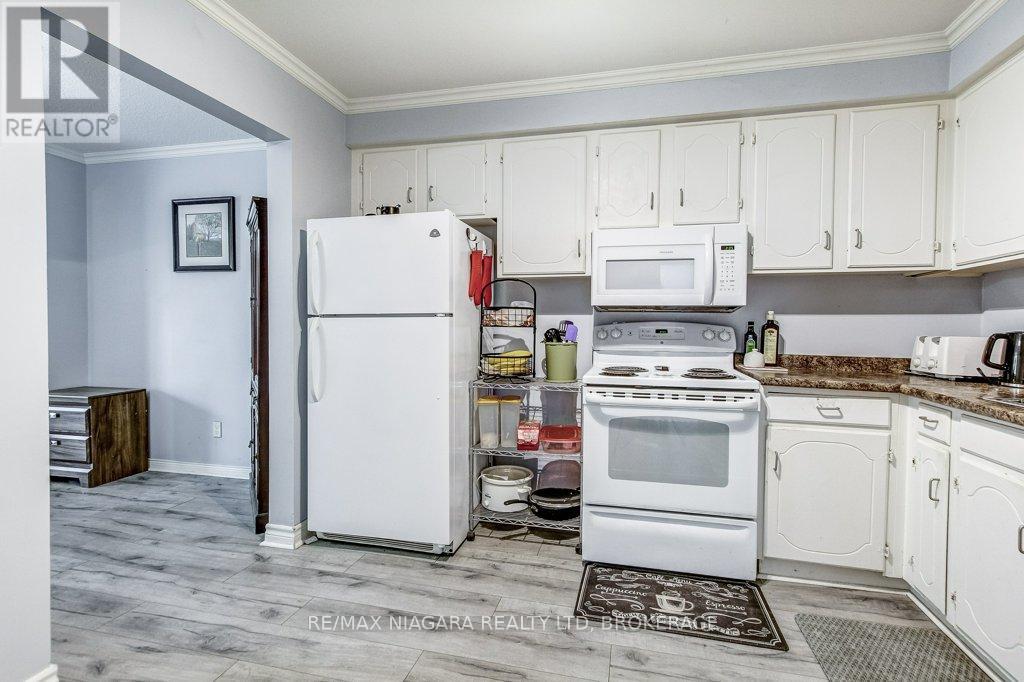 7 - 4230 Meadowvale Drive, Niagara Falls (Morrison), Ontario  L2E 5W7 - Photo 9 - X12444738