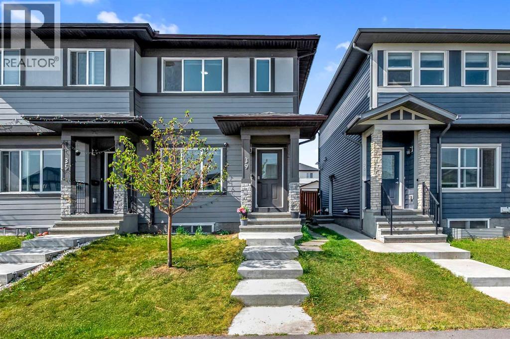 39 Cornerbrook Gate Ne, Calgary, Alberta  T3N 1L6 - Photo 1 - A2258307