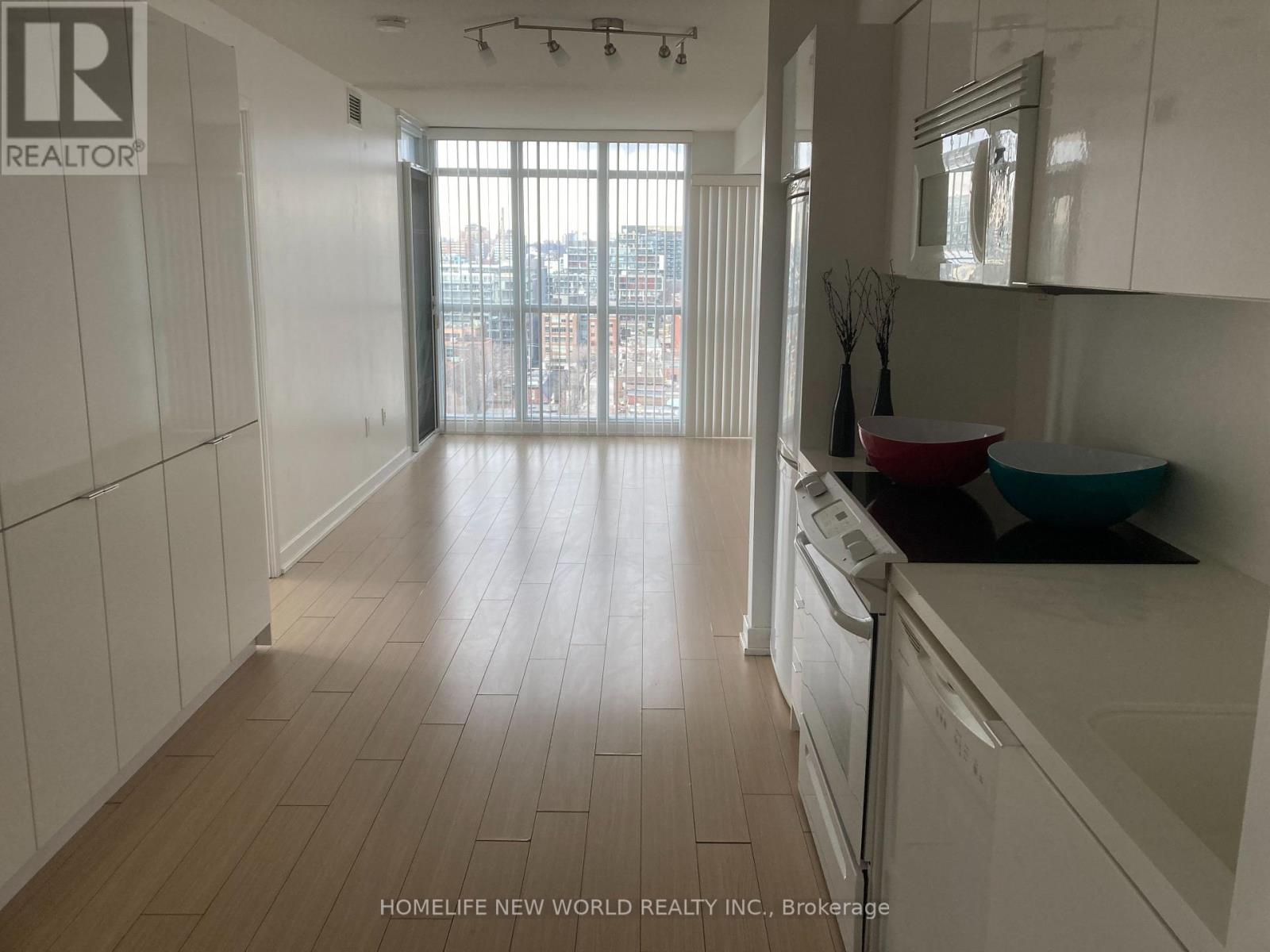 1612 - 15 Iceboat Terrace, Toronto, Ontario  M5V 4A5 - Photo 2 - C12444726