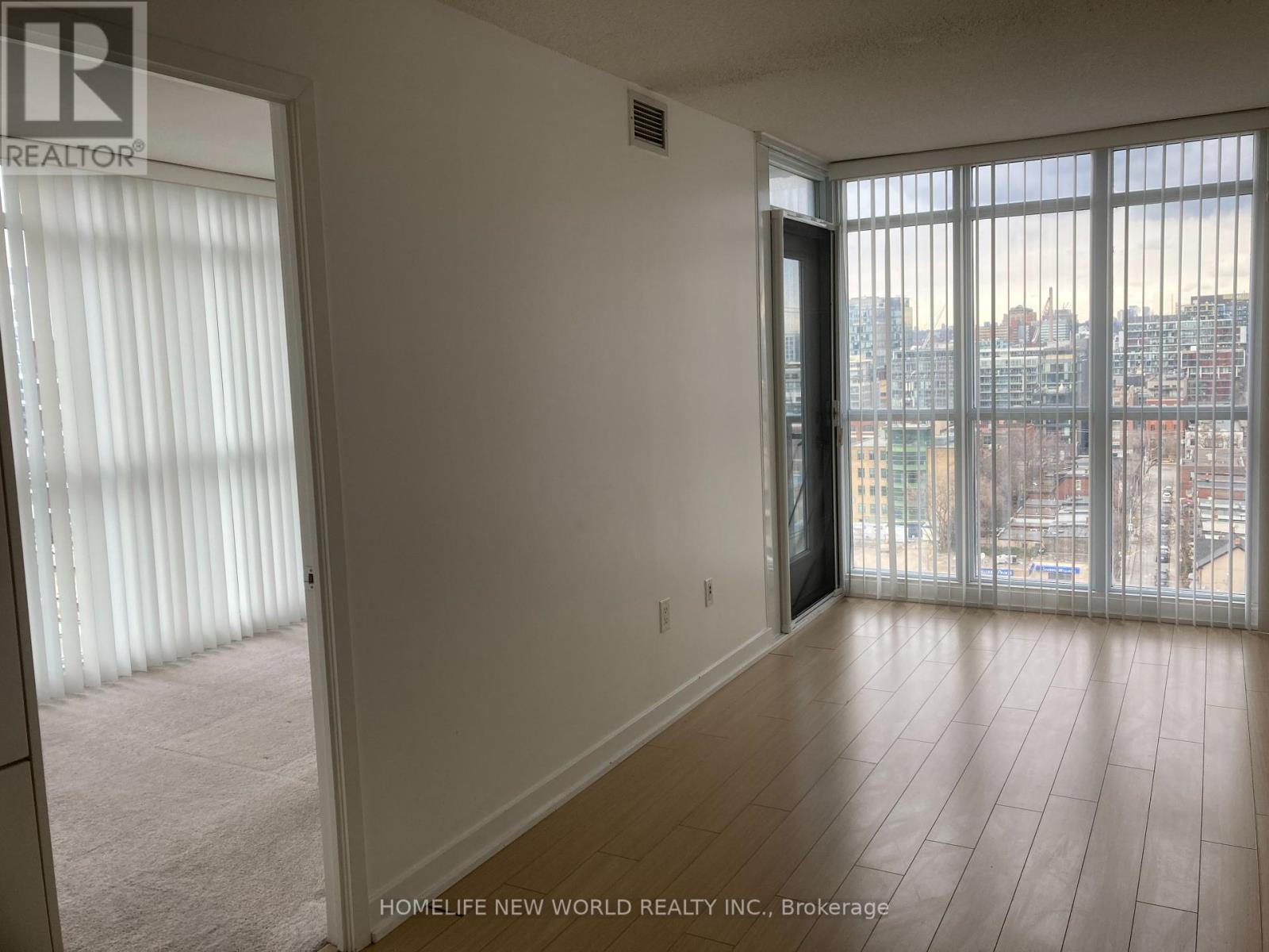 1612 - 15 Iceboat Terrace, Toronto, Ontario  M5V 4A5 - Photo 4 - C12444726