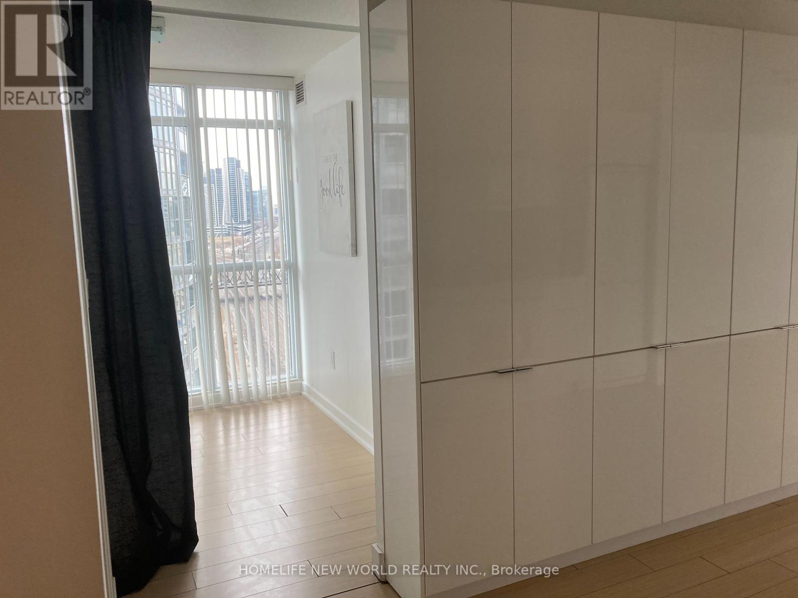 1612 - 15 Iceboat Terrace, Toronto, Ontario  M5V 4A5 - Photo 5 - C12444726