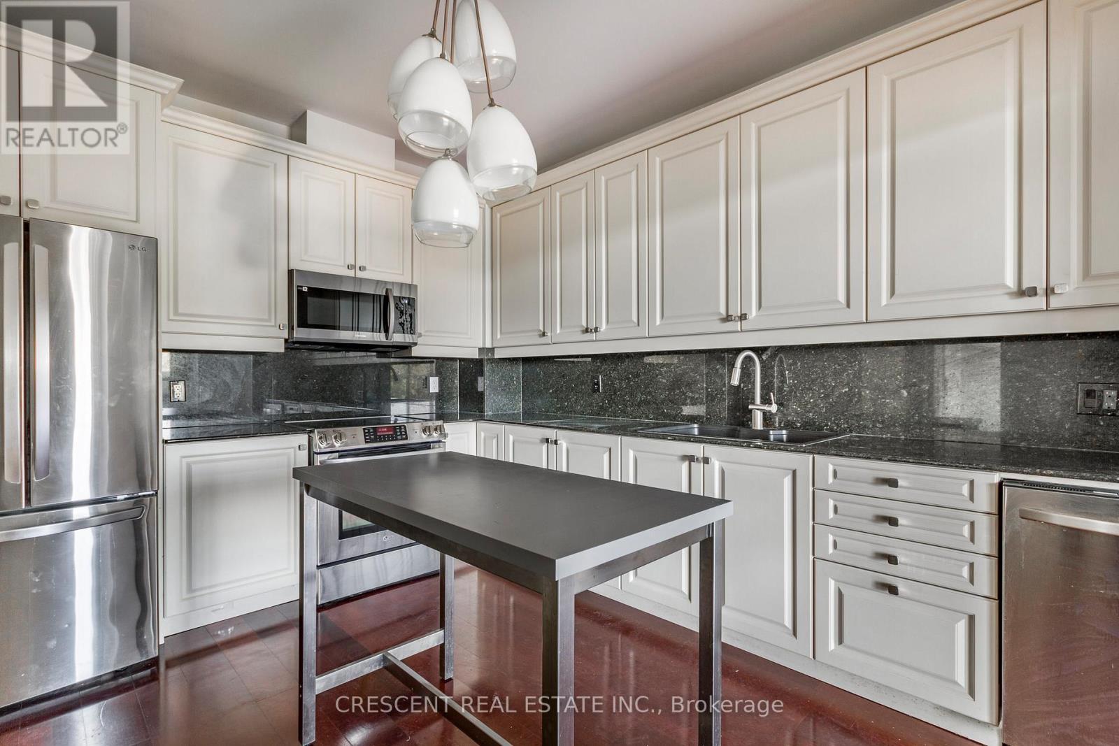 605 - 3085 Bloor Street W, Toronto, Ontario  M8X 1C9 - Photo 13 - W12438970
