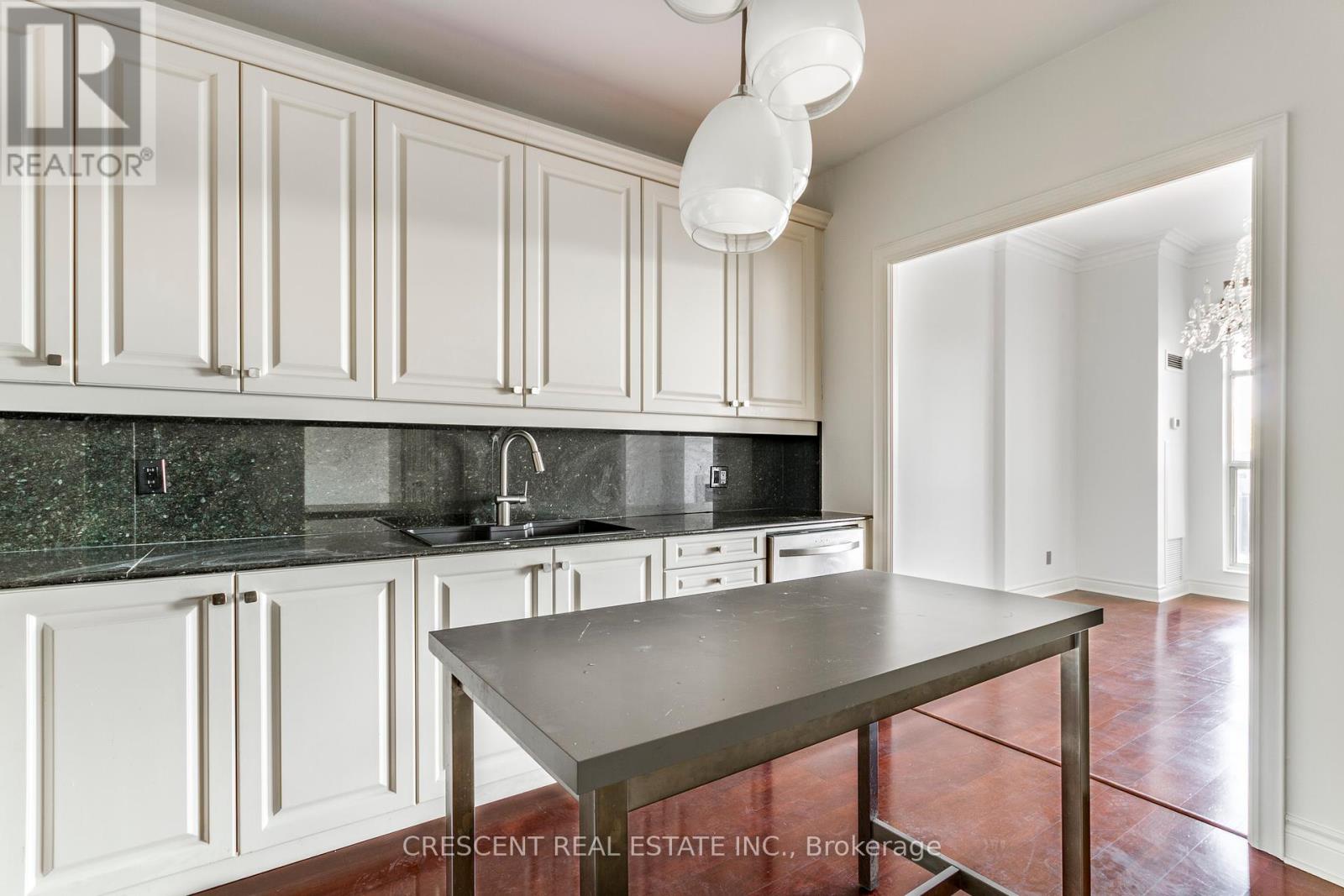 605 - 3085 Bloor Street W, Toronto, Ontario  M8X 1C9 - Photo 15 - W12438970