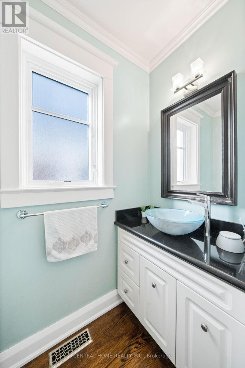 70 Pine Crescent N, Toronto (The Beaches), Ontario  M4E 1L4 - Photo 10 - E12444717