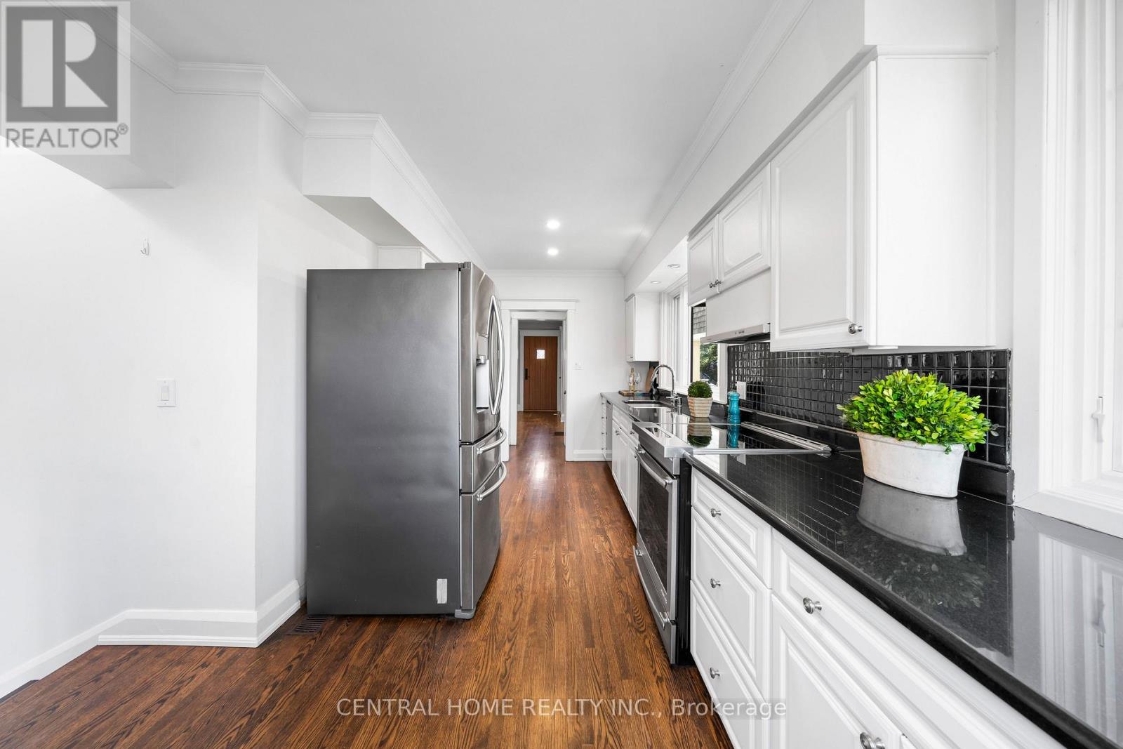 70 Pine Crescent N, Toronto (The Beaches), Ontario  M4E 1L4 - Photo 11 - E12444717