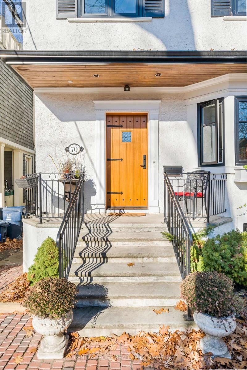 70 Pine Crescent N, Toronto (The Beaches), Ontario  M4E 1L4 - Photo 2 - E12444717