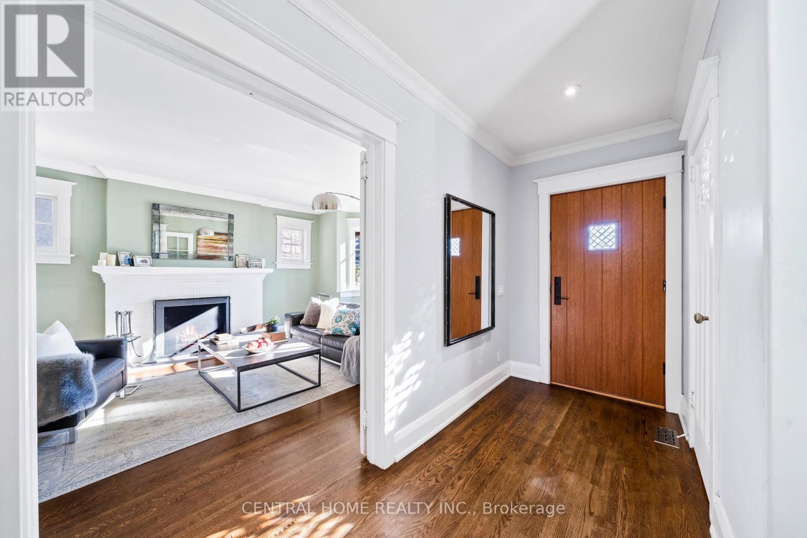 70 Pine Crescent N, Toronto (The Beaches), Ontario  M4E 1L4 - Photo 3 - E12444717