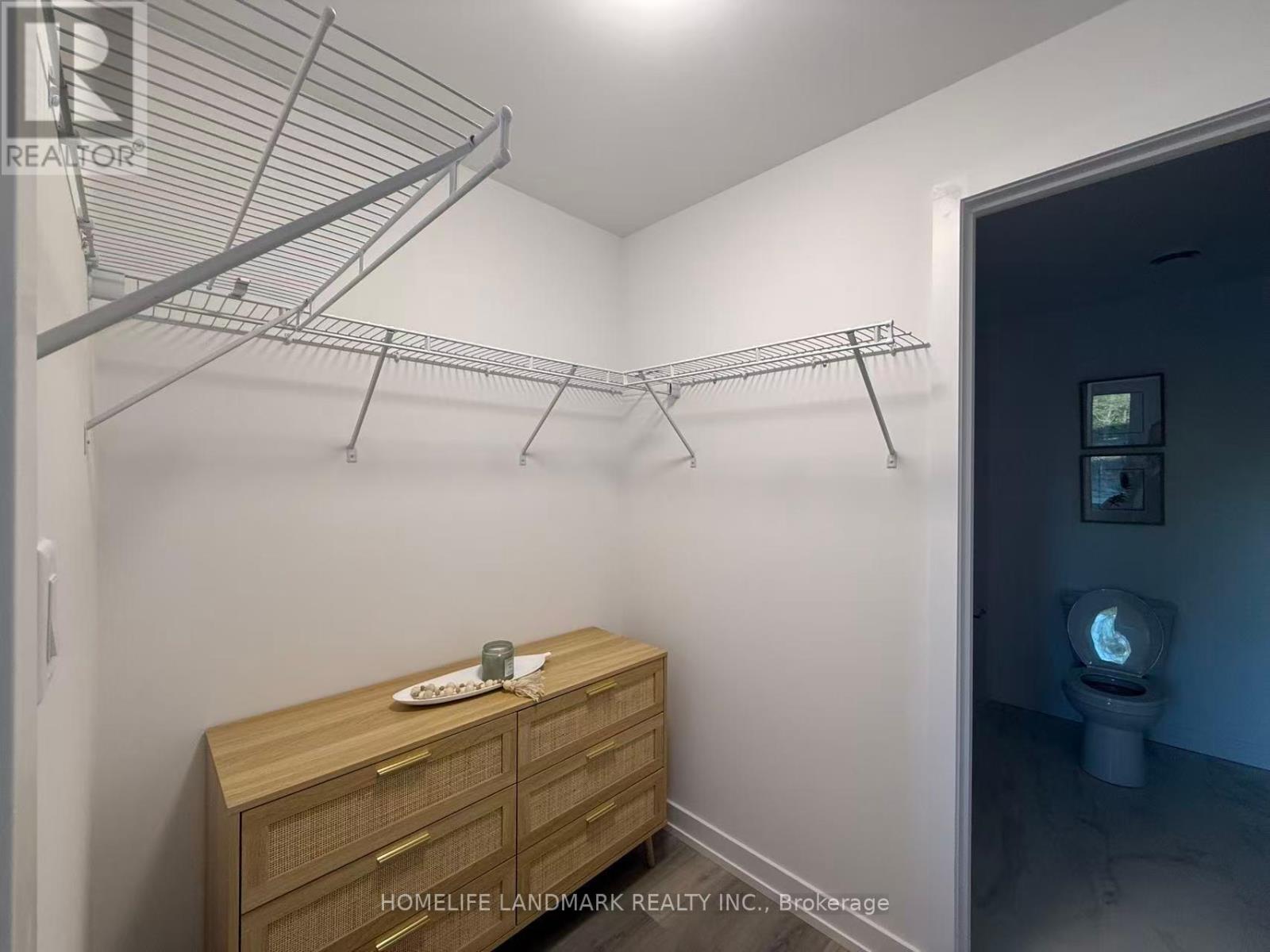 204 - 3 Bancroft Lane, Richmond Hill (Jefferson), Ontario  L4E 1M1 - Photo 6 - N12444721