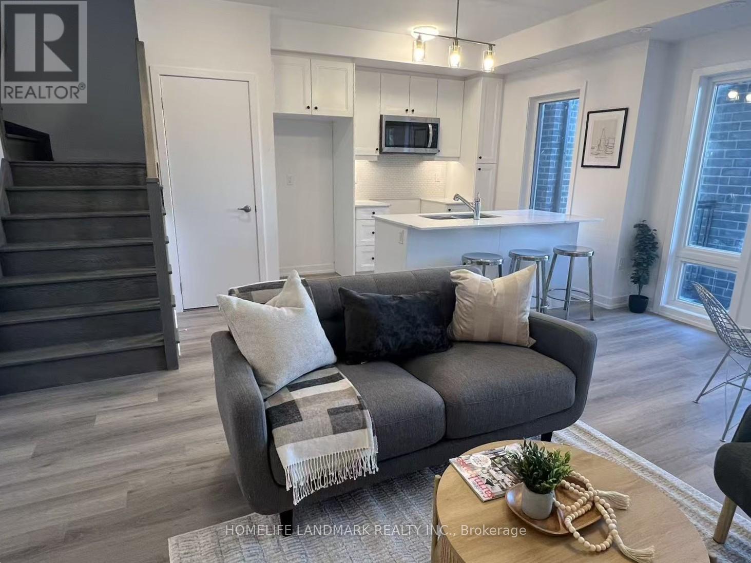 212 - 3 Bancroft Lane, Richmond Hill (Jefferson), Ontario  L4E 1M1 - Photo 3 - N12444727