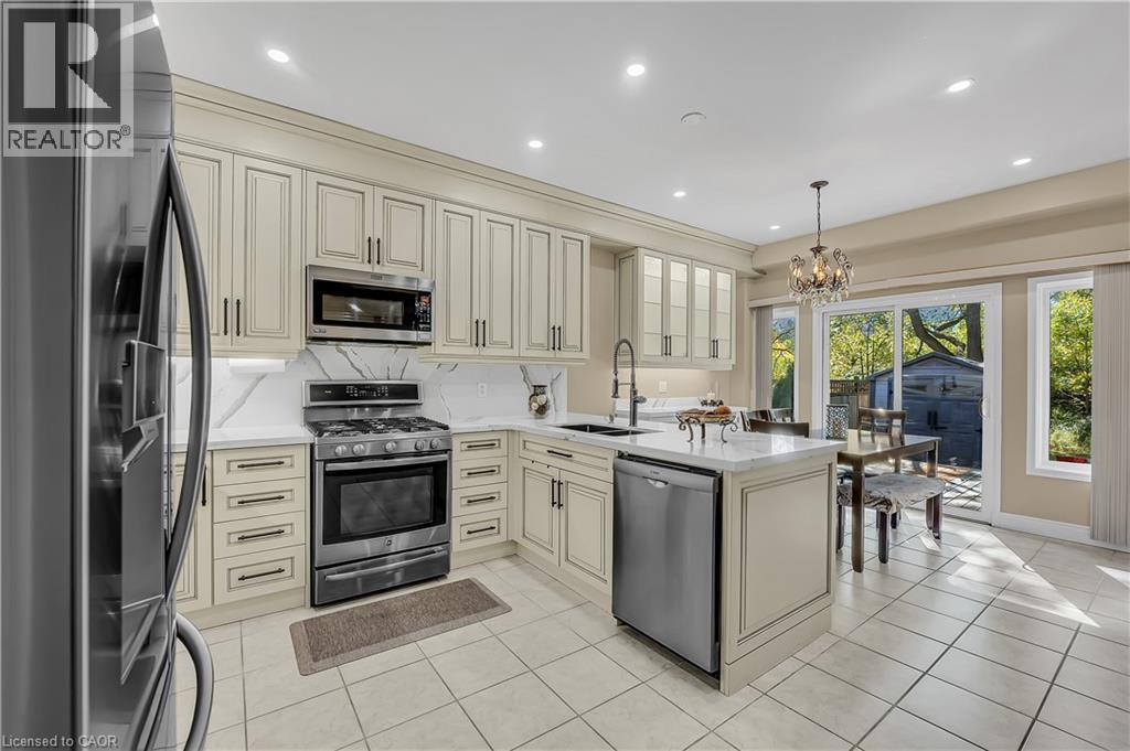 35 Pantano Drive, Hamilton, Ontario  L9B 2Y4 - Photo 4 - 40764904