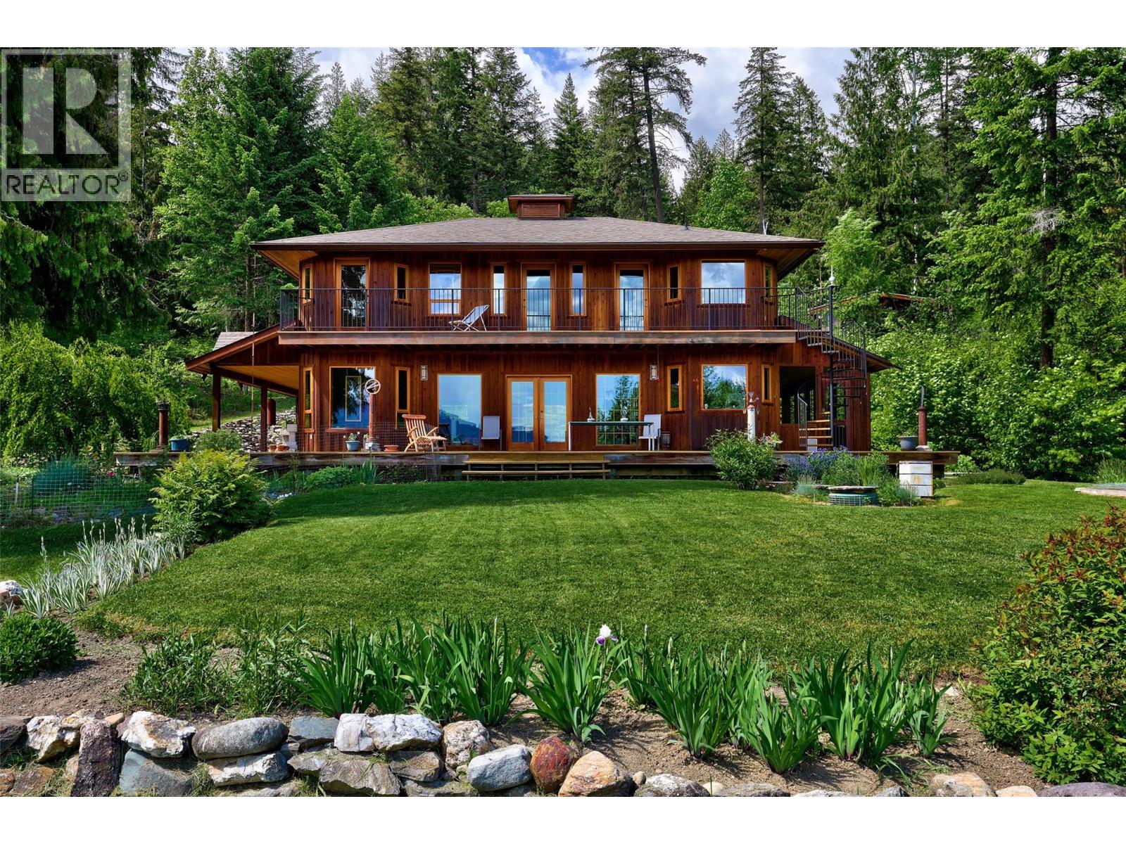 3019 Hopwood Road, lee creek, British Columbia
