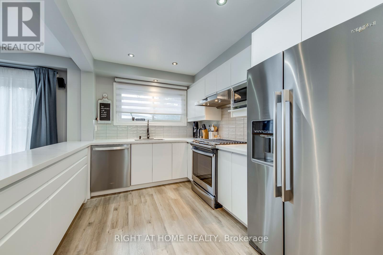132 - 132 Ashton Crescent, Brampton (Central Park), Ontario  L6S 3J9 - Photo 14 - W12444718