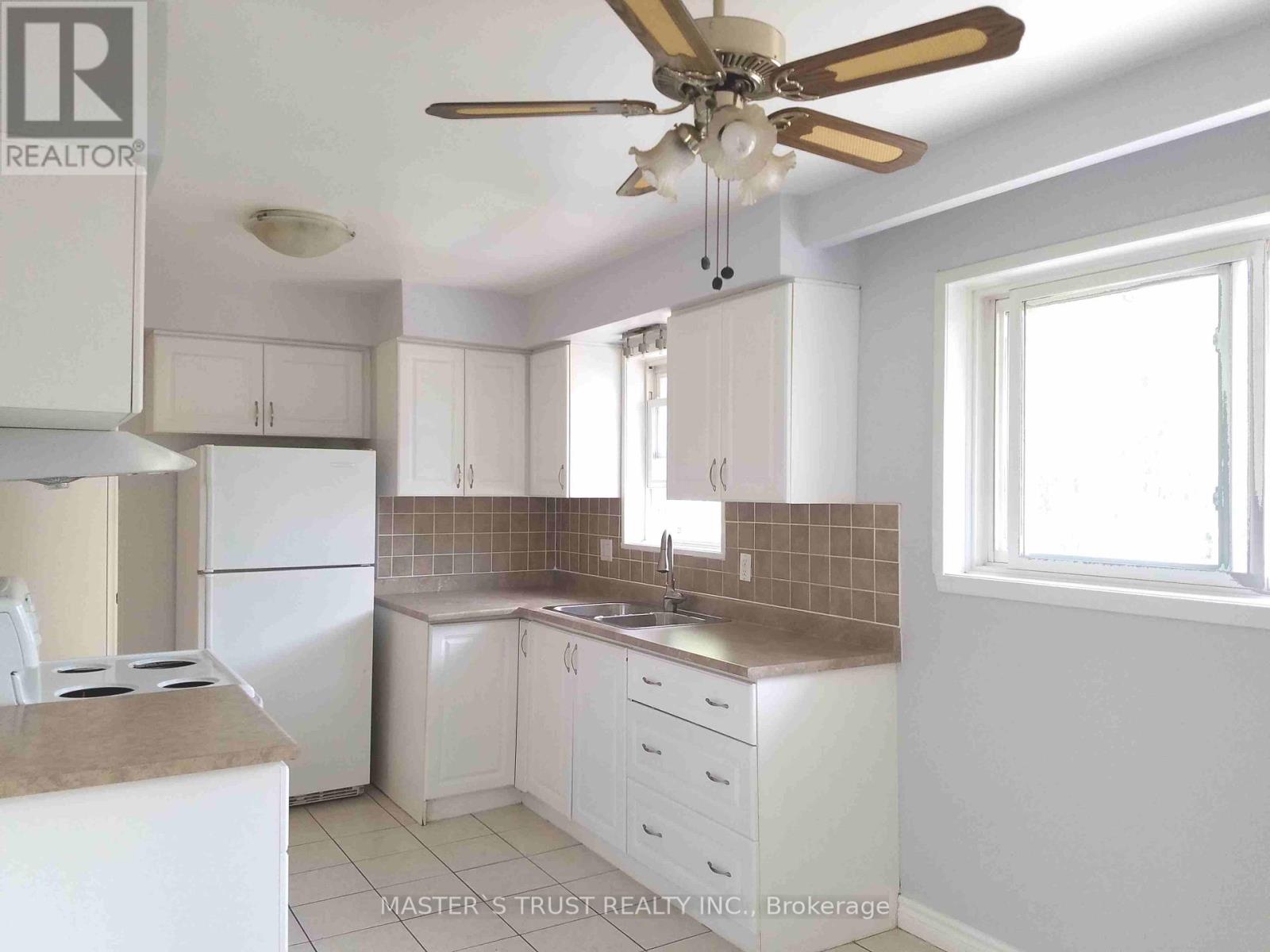 1316 Redbank Crescent, Oakville, Ontario  L6H 1Y5 - Photo 4 - W12444734